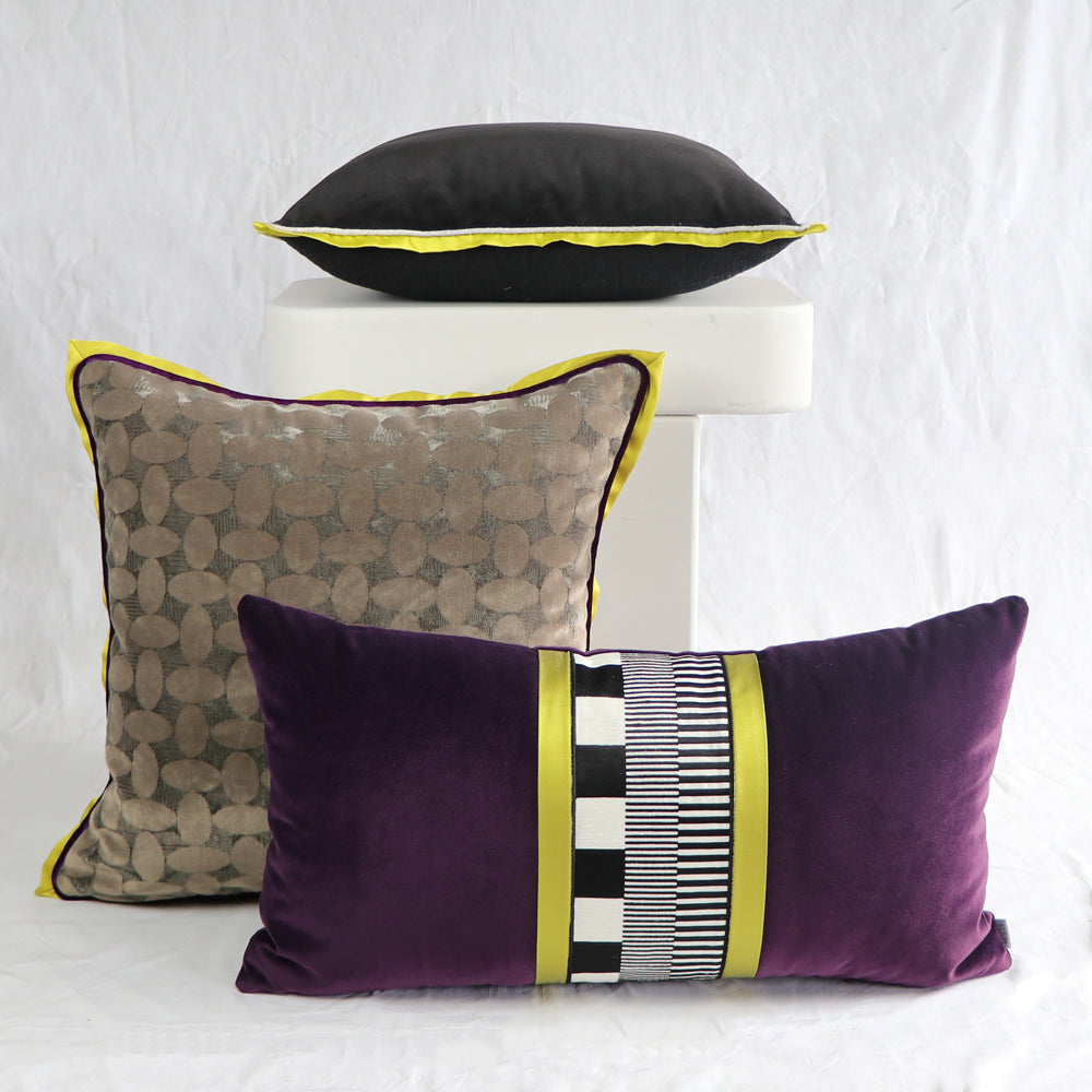 PILLOW WITH GEOMETRIC PATTERN 