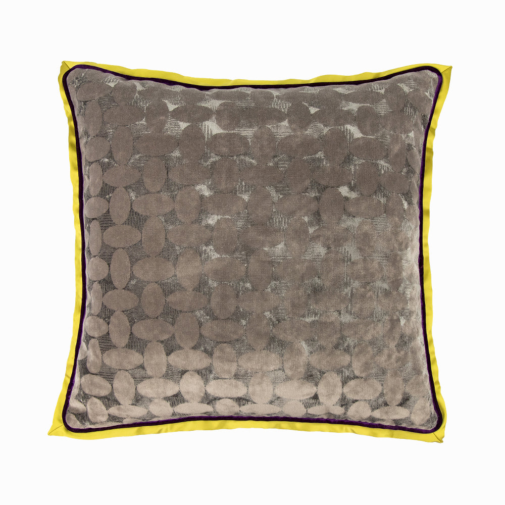 PILLOW WITH GEOMETRIC PATTERN 