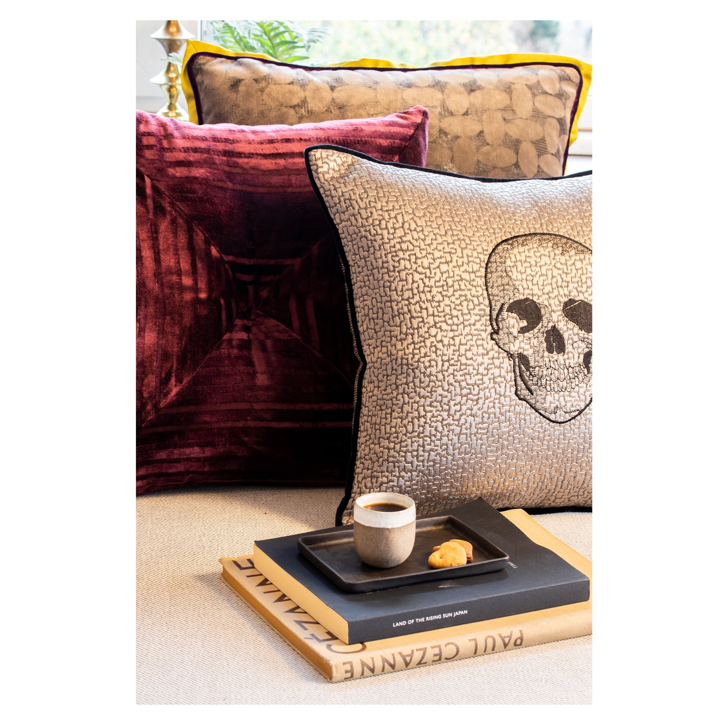  VELVET BUTTON PILLOW